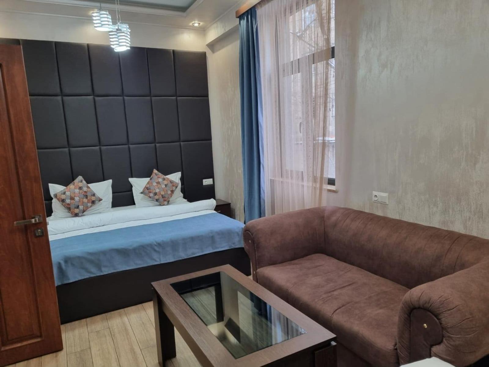 Days Hotel Erevan Exterior foto